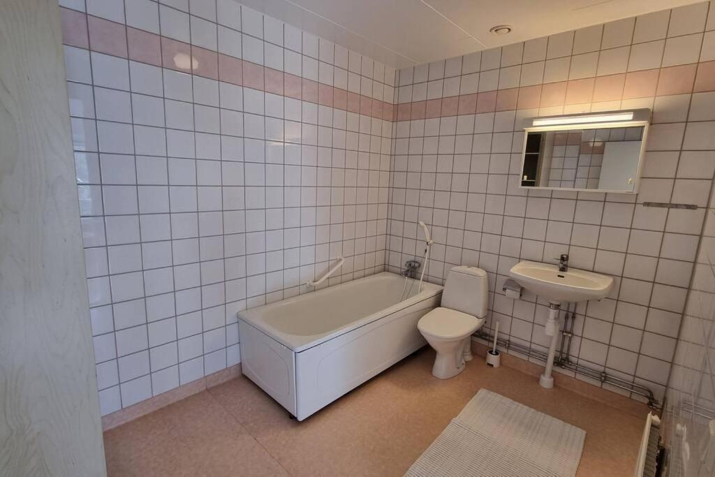 Trivsamt Parhus I Lugnt Omrade Inne I Tranas! Ngoại thất bức ảnh