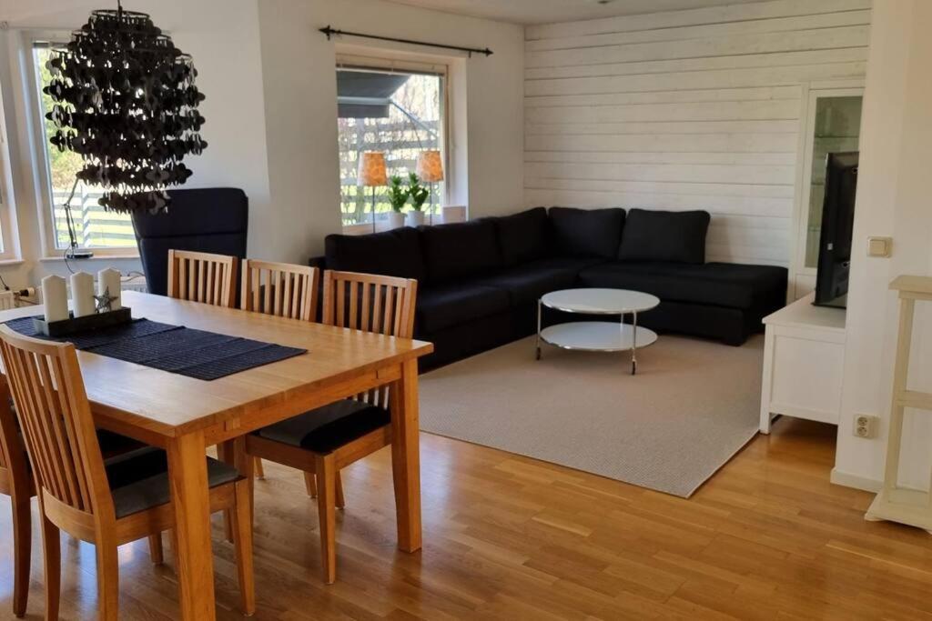 Trivsamt Parhus I Lugnt Omrade Inne I Tranas! Ngoại thất bức ảnh