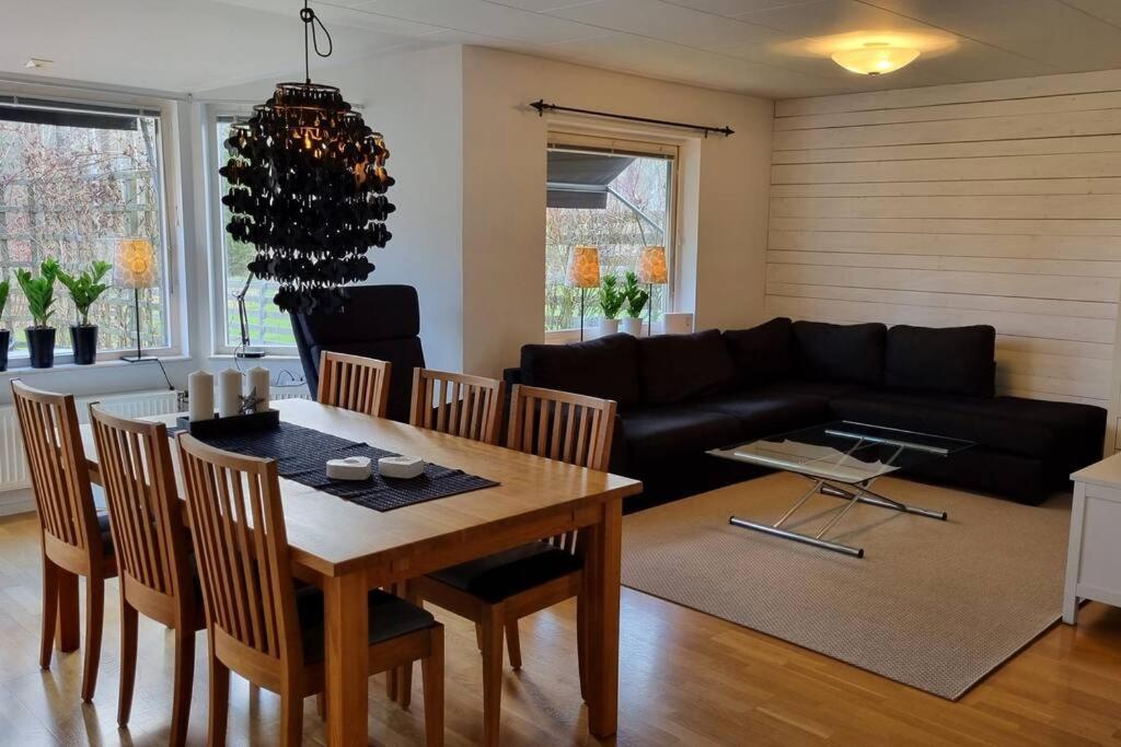 Trivsamt Parhus I Lugnt Omrade Inne I Tranas! Ngoại thất bức ảnh