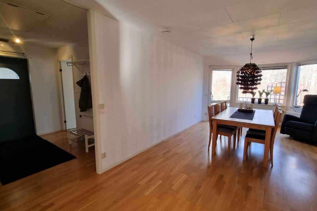 Trivsamt Parhus I Lugnt Omrade Inne I Tranas! Ngoại thất bức ảnh